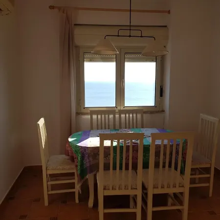 Harry's Sea View *